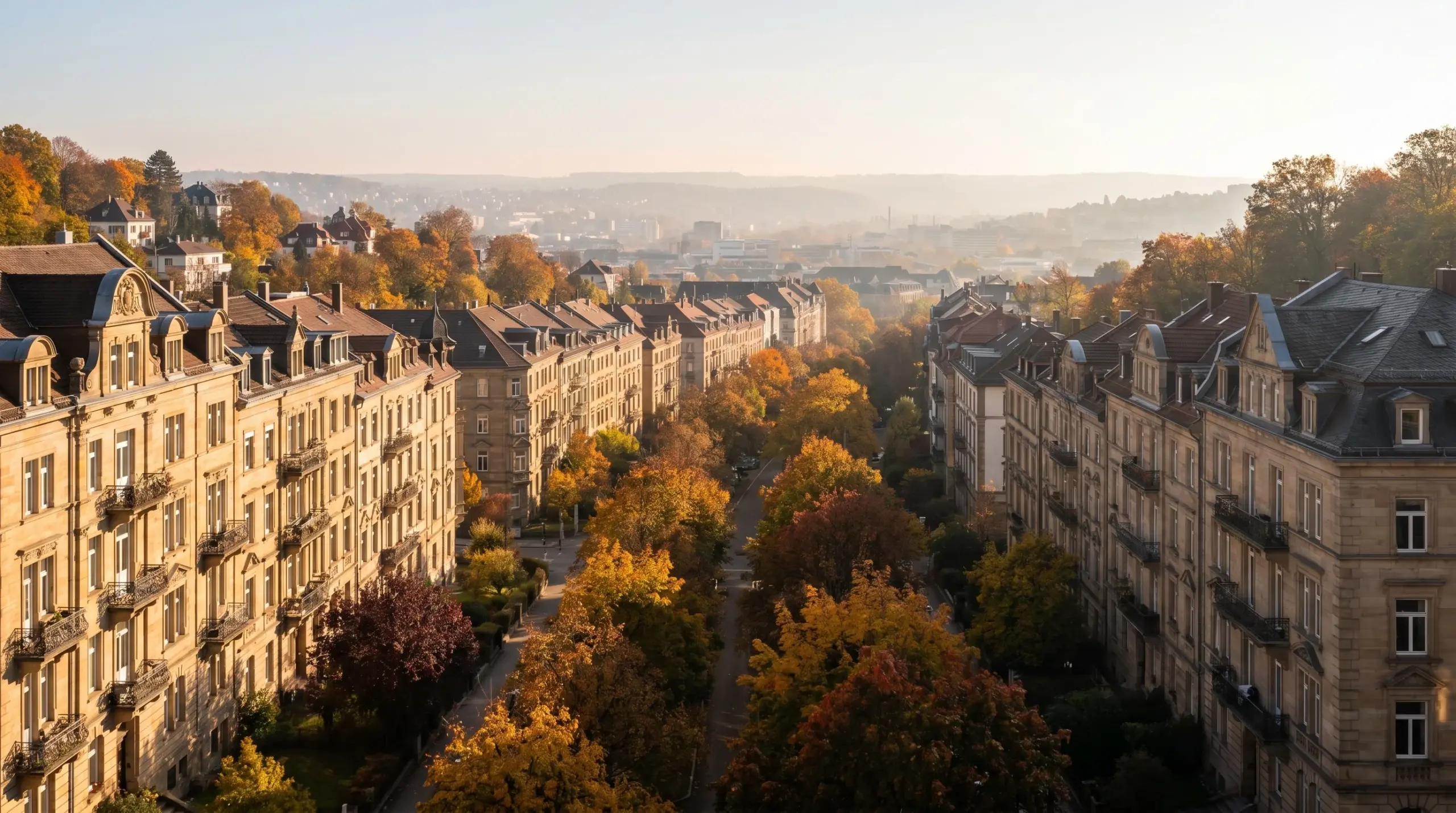 Immobilienmakler Stuttgart – Blick über Stuttgarter Gründerzeit-Wohnviertel mit charakteristischer Hanglage