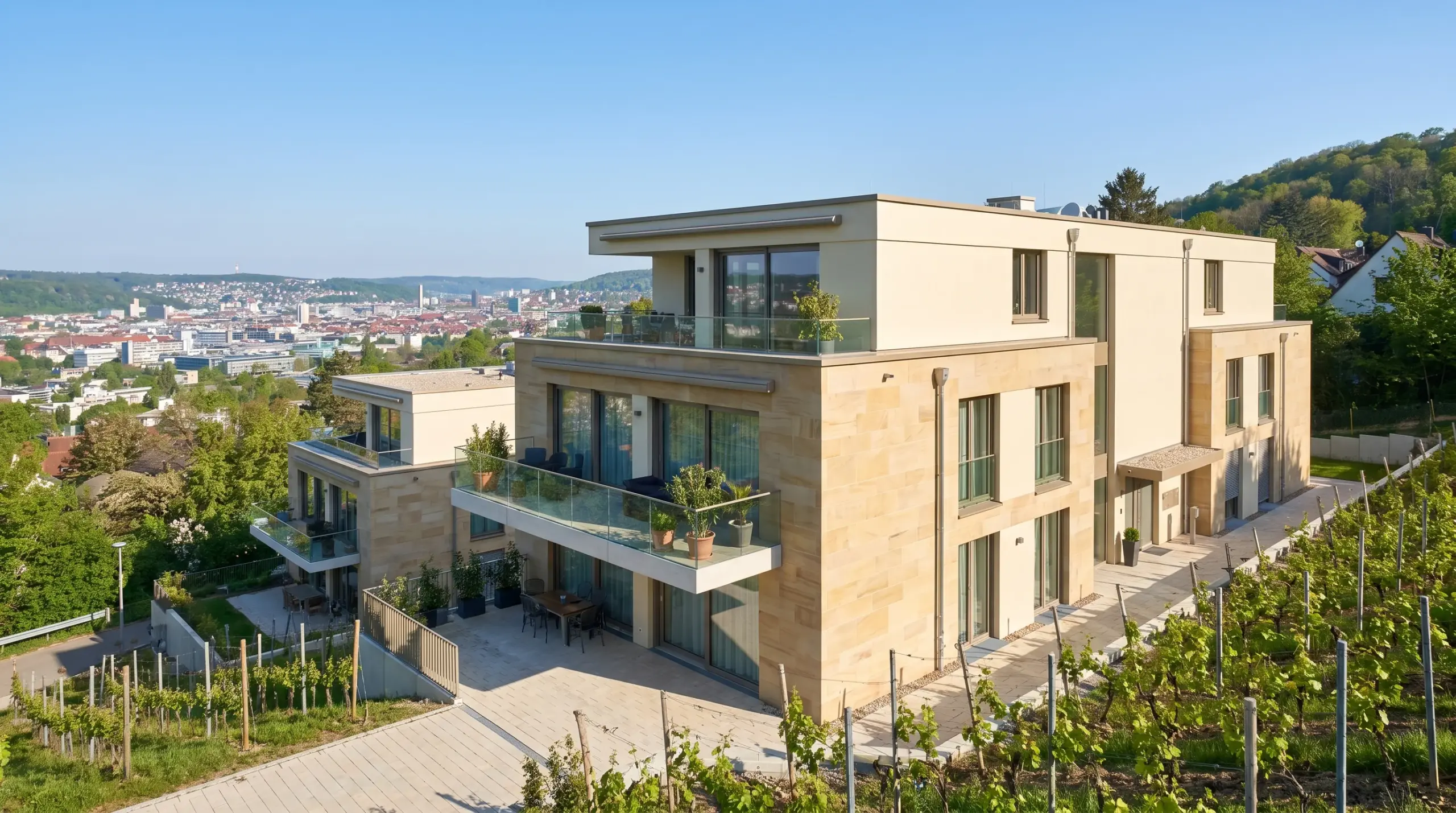 Eigentumswohnung verkaufen Stuttgart – modernes Mehrfamilienhaus in Stuttgarter Halbhöhenlage mit Weinbergblick