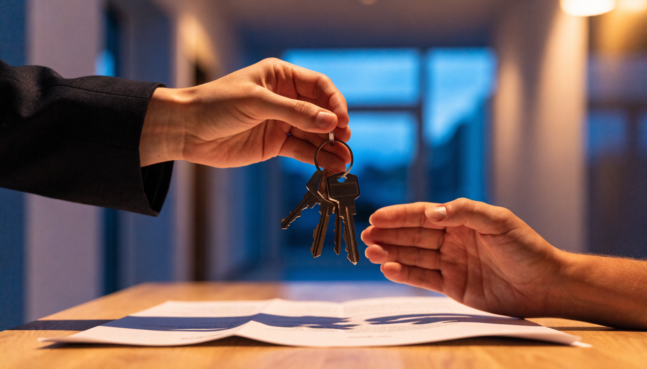 Wohnung verkaufen Stuttgart: Schlüsselbund wird nach Notartermin übergeben
